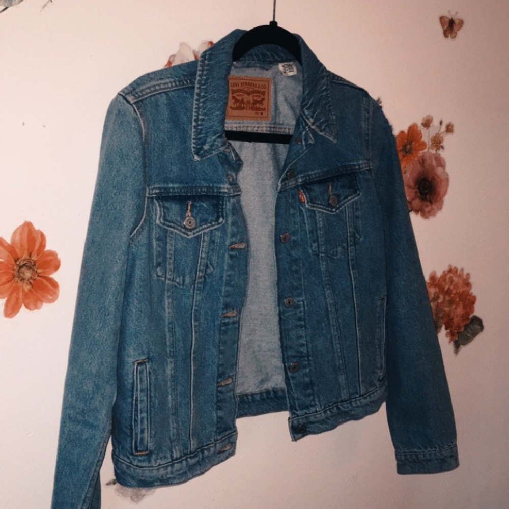 BRAND NEW Women’s Levi Denim Jacket